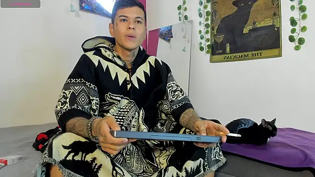 Snapshot of rosse_dredd chatting on October 23, 2:01 pm rosse dredd online show from October 23, 2:01 pm
