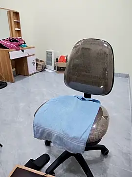 Lyly suri07 online show from April 4, 10:30 pm