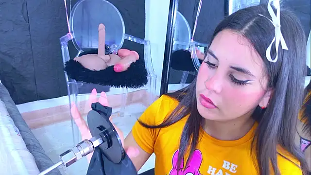 LizzyOlsen online show from February 3, 4:32 am