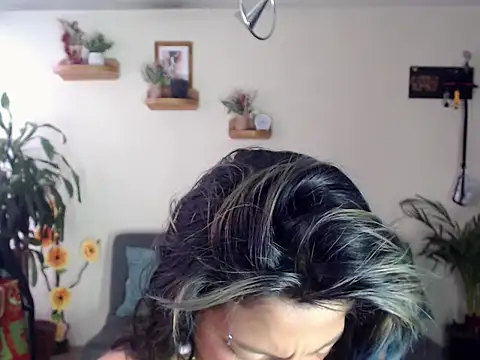 Snapshot of ScarletSizzling chatting on September 10, 1:44 pm ScarletSizzling online show from September 10, 1:44 pm