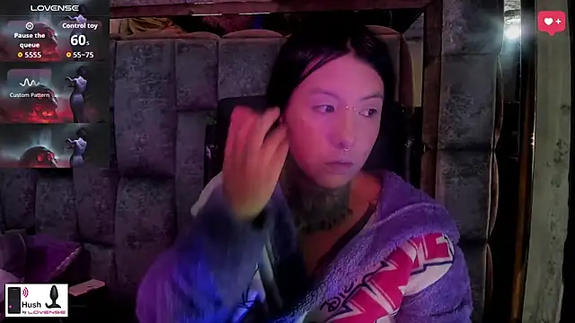 missashlyrosette online show from February 15, 8:19 pm