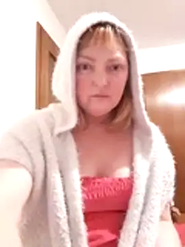 LiluLiluLilu online show from November 8, 6:02 pm