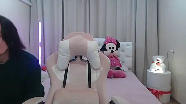 VivianGuchih online show from January 17, 8:11 am