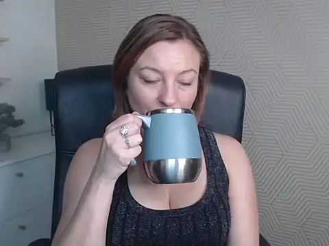Snapshot of angelaSamt chatting on October 21, 5:44 am angelaSamt online show from October 21, 5:44 am