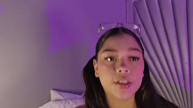 HatsaJones online show from April 18, 4:59 am