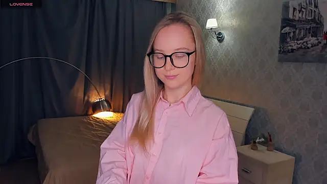 SoonMoor online show from November 12, 6:28 pm