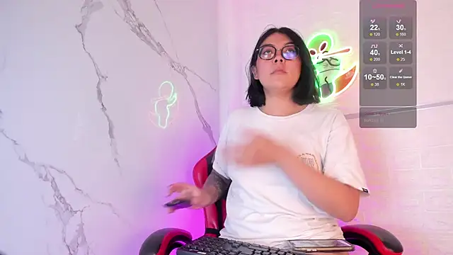 LolaXXXperience online show from December 18, 11:59 am