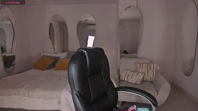 MayaMoretti  online show from February 9, 4:59 am