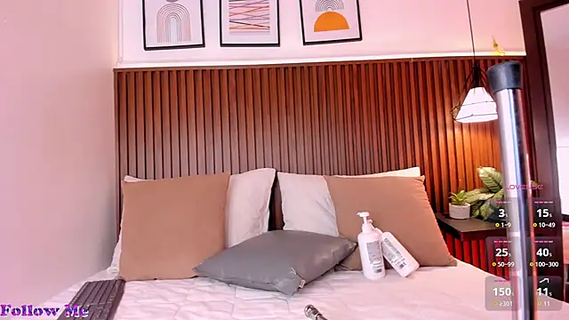 saraa romero online show from April 19, 1:49 am