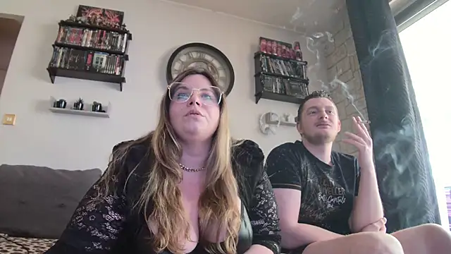 lesptilou online show from February 7, 3:38 pm