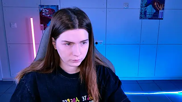 AliceCUNTach online show from November 16, 5:20 am