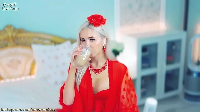 Amoramias online show from April 27, 6:38 pm