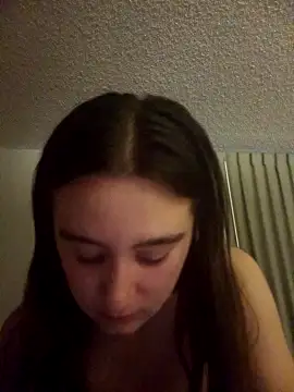 freakylittlebitch69 online show from October 26, 2:29 am