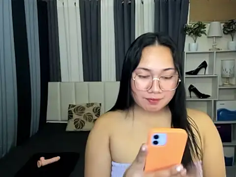 TsUncutKaren online show from February 21, 4:51 pm