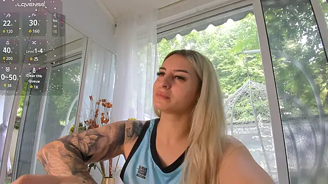Ella Vee online show from June 1, 6:04 am