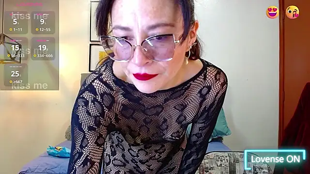  naomi s online show from April 12, 1:36 pm