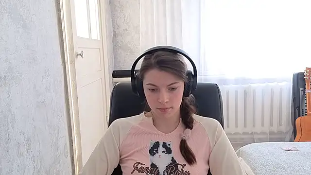 CutieAnny online show from November 4, 4:39 am