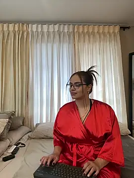 Tayler Kim online show from April 13, 7:14 pm