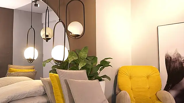 Tayler Kim online show from February 3, 7:07 pm