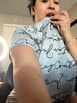 latina curvy22 online show from November 23, 11:17 pm