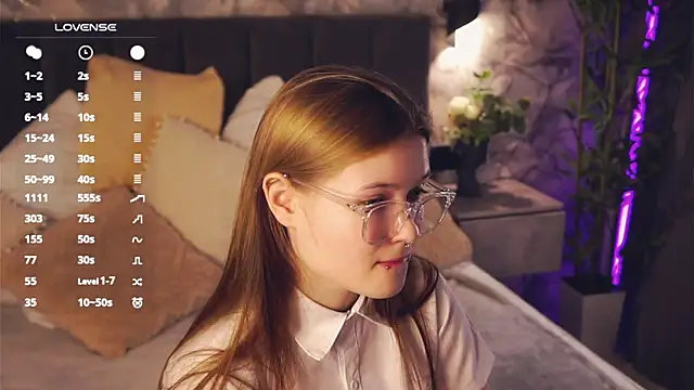 LynHillaire online show from April 15, 12:49 pm