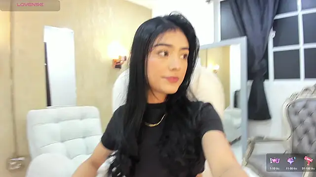 zoerouse  online show from November 15, 8:10 pm