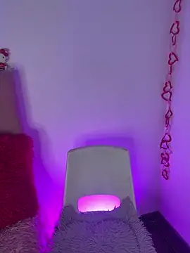 LindaWz  online show from March 21, 5:01 am