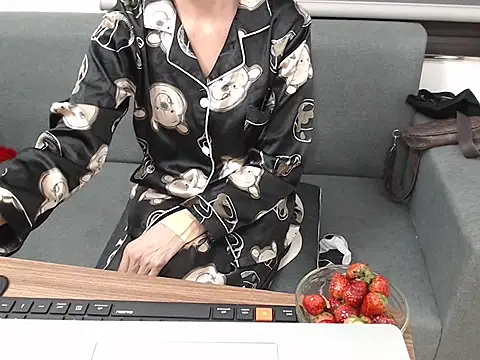 Funnygirl 9x online show from February 23, 10:15 am