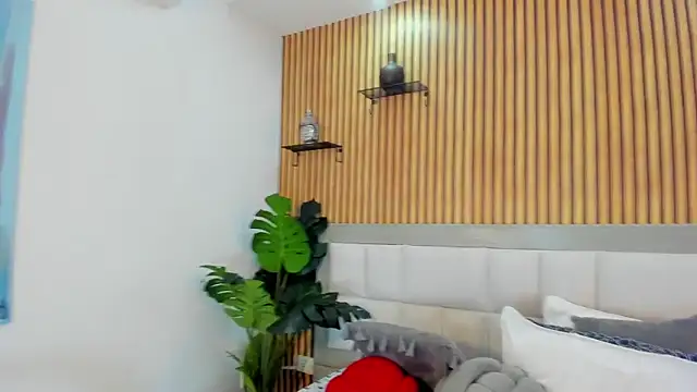 Roseaurora online show from November 19, 4:07 pm