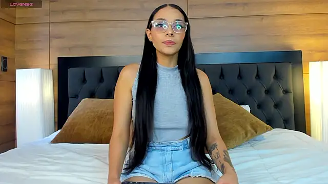 Roseaurora online show from March 29, 1:32 pm