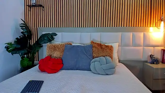 Roseaurora online show from January 19, 1:07 pm