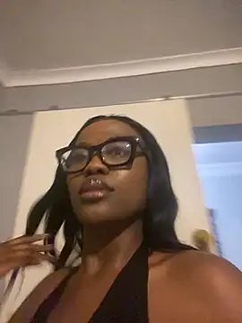 Moonzy77 online show from October 29, 7:49 pm