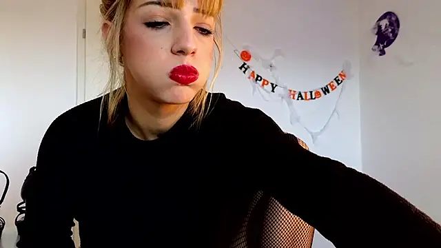 crystalxx18 online show from November 1, 7:12 am