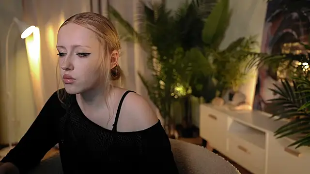 Snapshot of rosy_petal chatting on September 8, 8:19 pm rosy petal online show from September 8, 8:19 pm