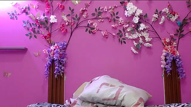 skinnysofia18 online show from January 8, 1:26 pm