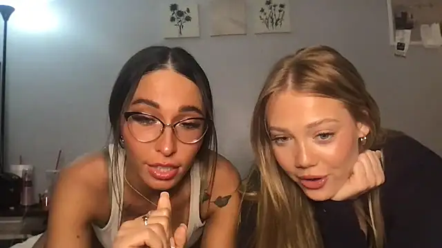 Snapshot of MichelleXClarice chatting on September 19, 3:49 am MichelleXClarice online show from September 19, 3:49 am