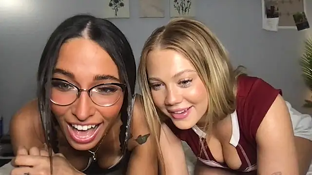 Snapshot of MichelleXClarice chatting on September 24, 1:15 am MichelleXClarice online show from September 24, 1:15 am