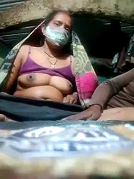 CUTE-004 online show from November 8, 5:07 pm