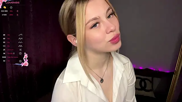 Snapshot of Lil_Elisa chatting on October 1, 11:59 am Lil Elisa online show from October 1, 11:59 am