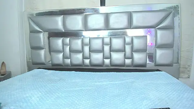 Hillarytonsonx online show from April 15, 2:06 pm