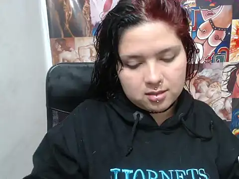 Curvy-Queen online show from October 3, 4:06 am