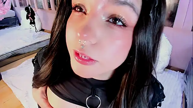 BizzyNoar online show from February 18, 6:23 am