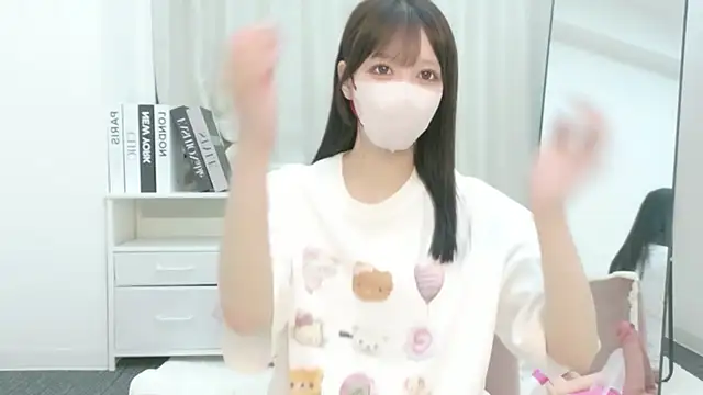 roachan  online show from July 11, 3:34 pm