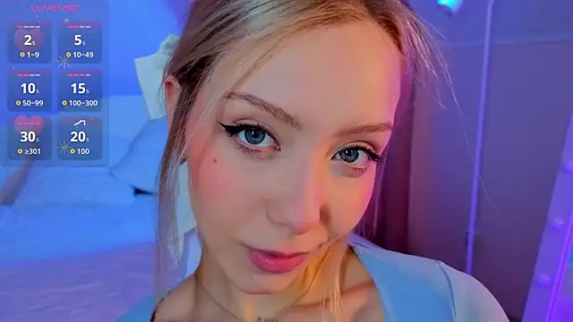 LumMina online show from April 18, 2:58 am