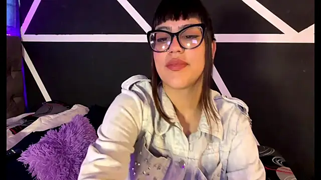 Snapshot of Melody_dreams chatting on October 3, 10:26 pm Melody dreams online show from October 3, 10:26 pm