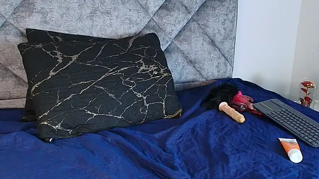 Shantey Laurent online show from October 21, 5:28 pm