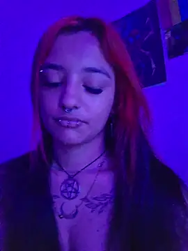 carolinerue online show from June 4, 2:17 am