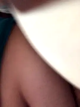 Snapshot of luzmelzinha chatting on October 4, 3:27 pm luzmelzinha online show from October 4, 3:27 pm