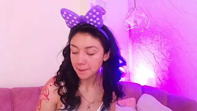 april bennett online show from October 27, 12:33 pm