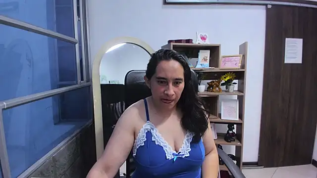 LeilaSmith  online show from November 22, 12:30 pm